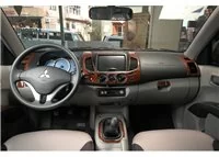 Mitsubishi L 200 4x2 08.2007 Súprava obloženia palubnej dosky interiéru 3D Dekorácia palubnej dosky 13 dielov - 1 Mitsubishi L 200 4x2 08.2007 Súprava obloženia palubnej dosky interiéru 3D Dekorácia palubnej dosky 13 dielov - 1