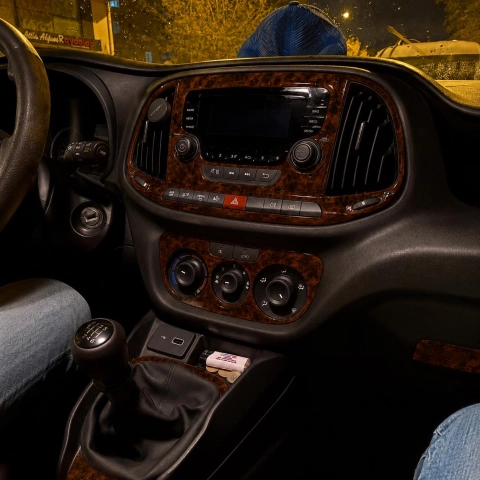 Fiat Doblo od 2015-2022 3D sada dekorov interiéru palubnej dosky 42-dielna