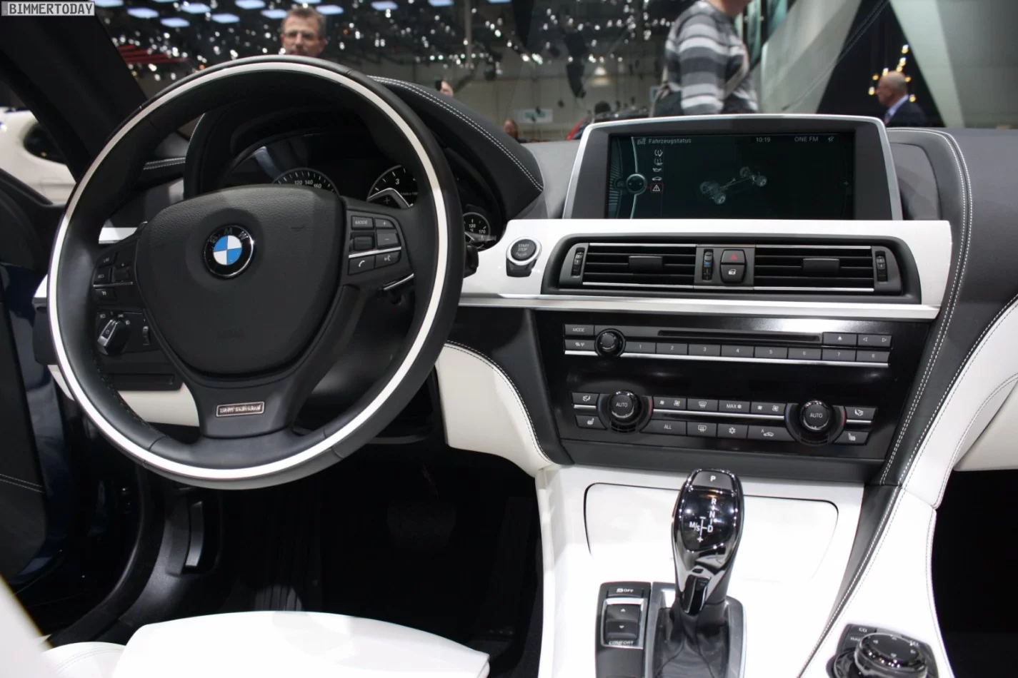 BMW radu 6 (F12) 2011 - 2018 Multimediálny 8,8" chránič obrazovky ExtraShield - 1